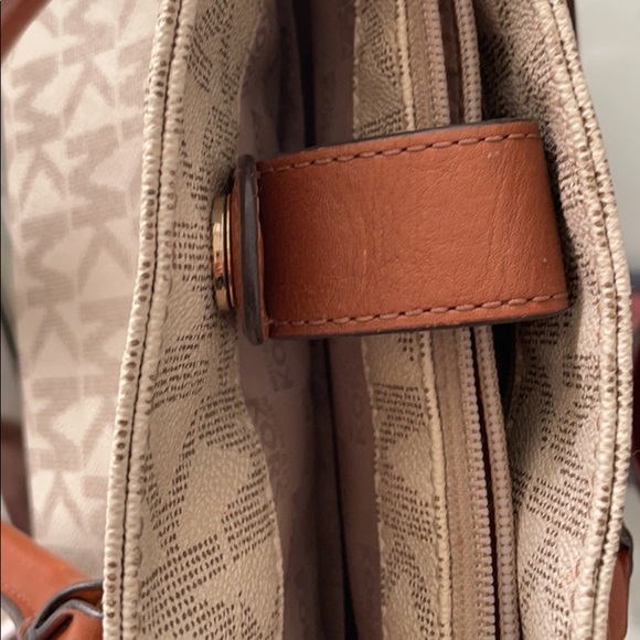 Micheal Kors bag - Picture 4 of 7